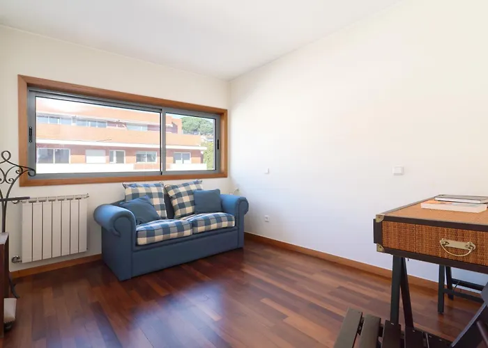 Host Wise - Homely Large Flat - Balcony